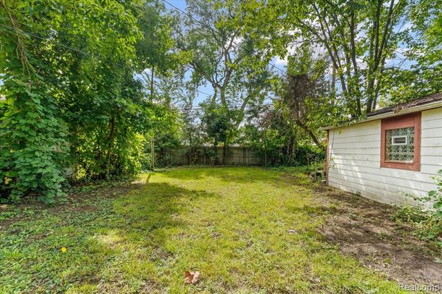 22435 Pembroke Avenue, Detroit, MI 48219