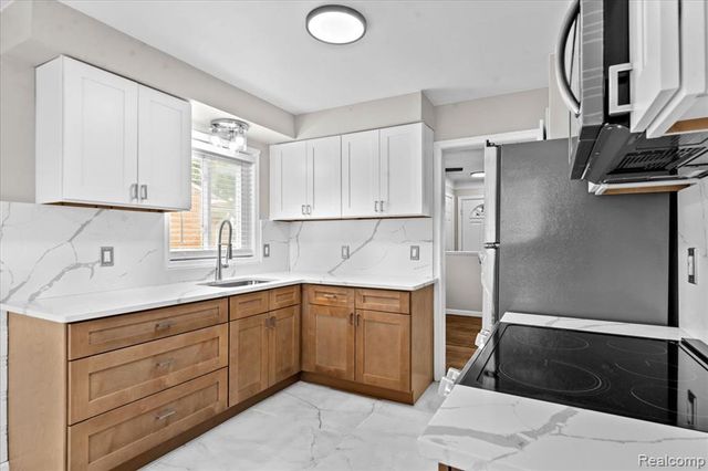 22435 Pembroke Avenue, Detroit, MI 48219