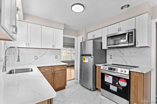 22435 Pembroke Avenue, Detroit, MI 48219