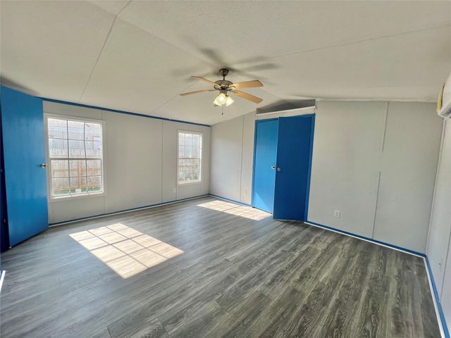 2525 Oyster Creek Bend, Oyster Creek, TX 77541