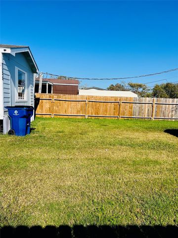 2525 Oyster Creek Bend, Oyster Creek, TX 77541