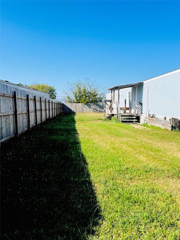 2525 Oyster Creek Bend, Oyster Creek, TX 77541