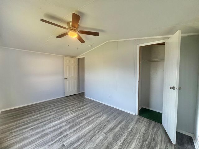 2525 Oyster Creek Bend, Oyster Creek, TX 77541