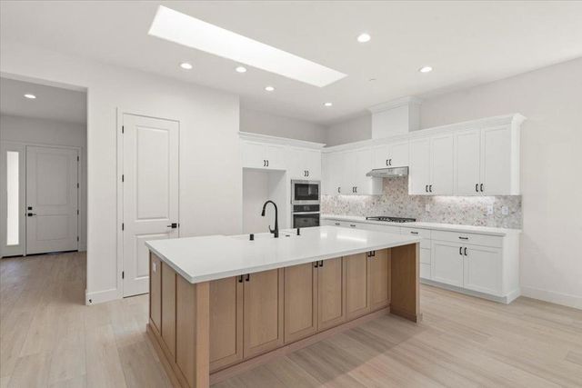 2112 Red Oak Drive, Hollister, CA 95023