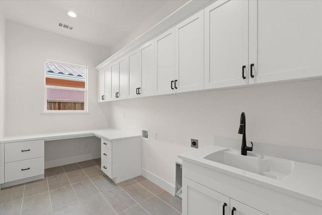 2112 Red Oak Drive, Hollister, CA 95023