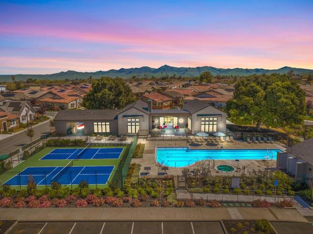 2112 Red Oak Drive, Hollister, CA 95023