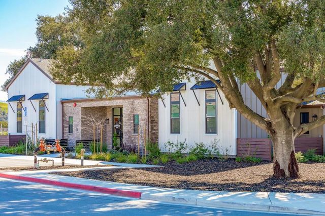 2112 Red Oak Drive, Hollister, CA 95023