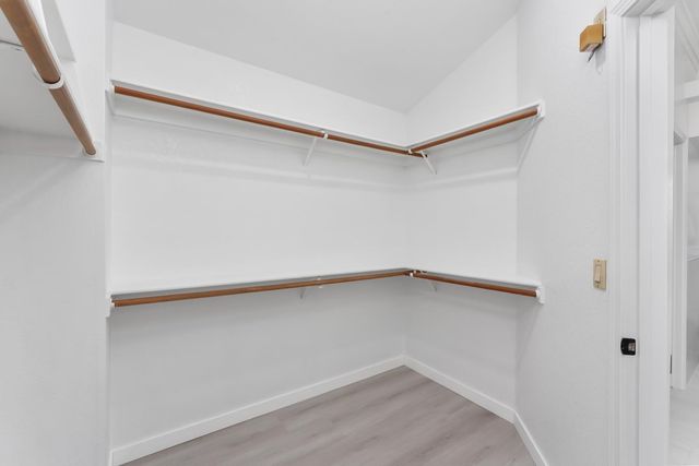 5113 Walnut Garden Ct, Carmichael, CA 95608