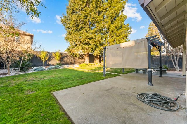 5113 Walnut Garden Ct, Carmichael, CA 95608