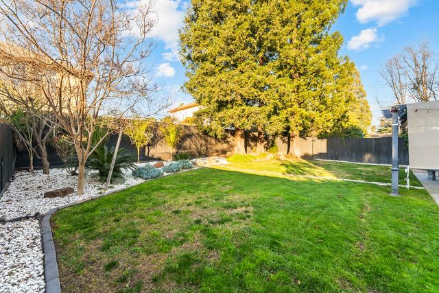 5113 Walnut Garden Ct, Carmichael, CA 95608