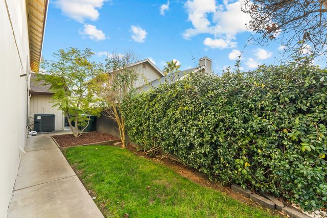 5113 Walnut Garden Ct, Carmichael, CA 95608