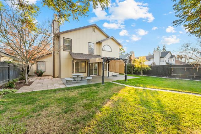 5113 Walnut Garden Ct, Carmichael, CA 95608