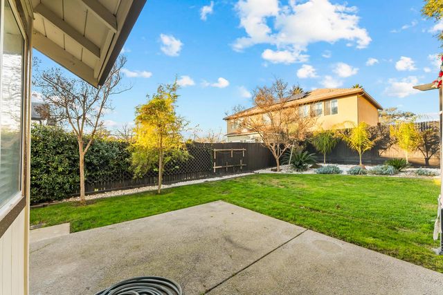 5113 Walnut Garden Ct, Carmichael, CA 95608