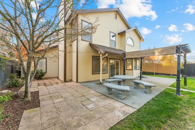 5113 Walnut Garden Ct, Carmichael, CA 95608