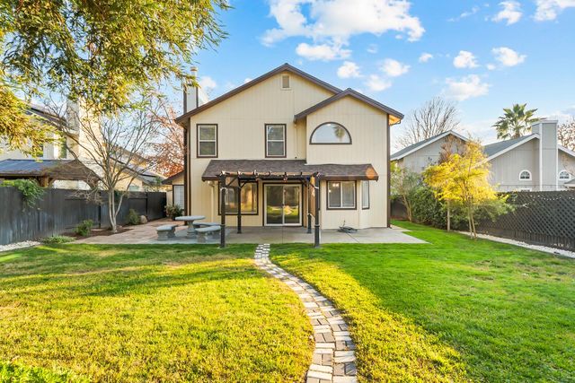 5113 Walnut Garden Ct, Carmichael, CA 95608