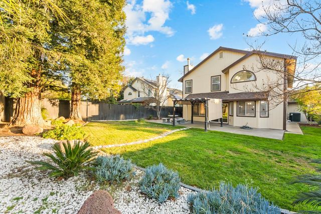 5113 Walnut Garden Ct, Carmichael, CA 95608