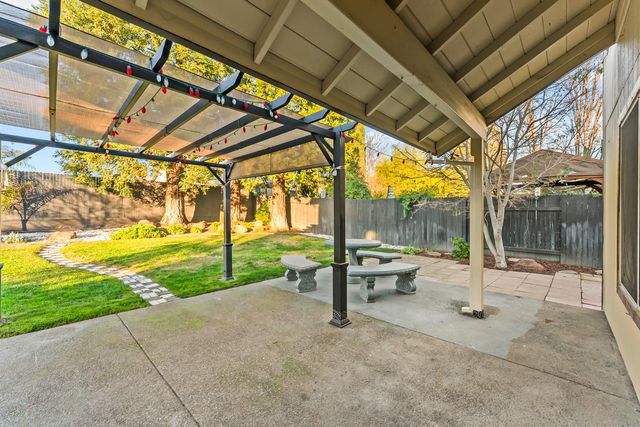 5113 Walnut Garden Ct, Carmichael, CA 95608