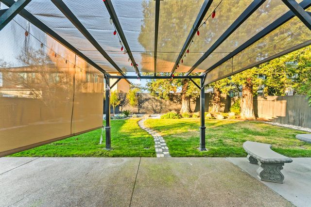 5113 Walnut Garden Ct, Carmichael, CA 95608