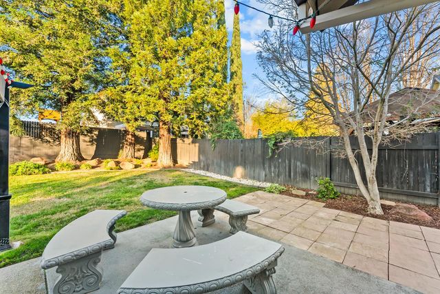 5113 Walnut Garden Ct, Carmichael, CA 95608