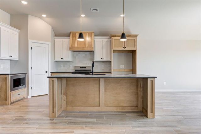 629 Honey Springs Lane, Shawnee, OK 74804