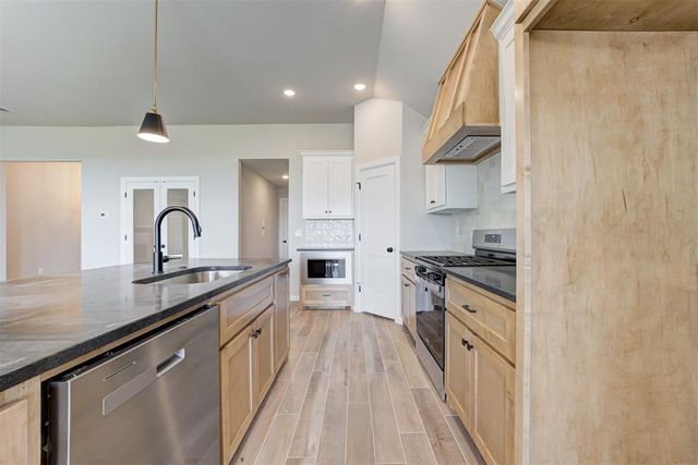 629 Honey Springs Lane, Shawnee, OK 74804