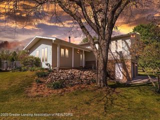 472 S Waverly Road, Eaton Rapids, MI 48827