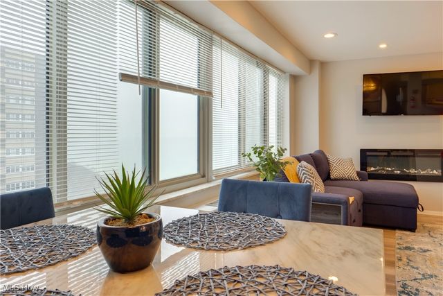 12520 Edgewater Drive 1203, Lakewood, OH 44107