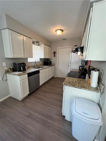 2201 Meadowglen Dr, Corpus Christi, TX 78414