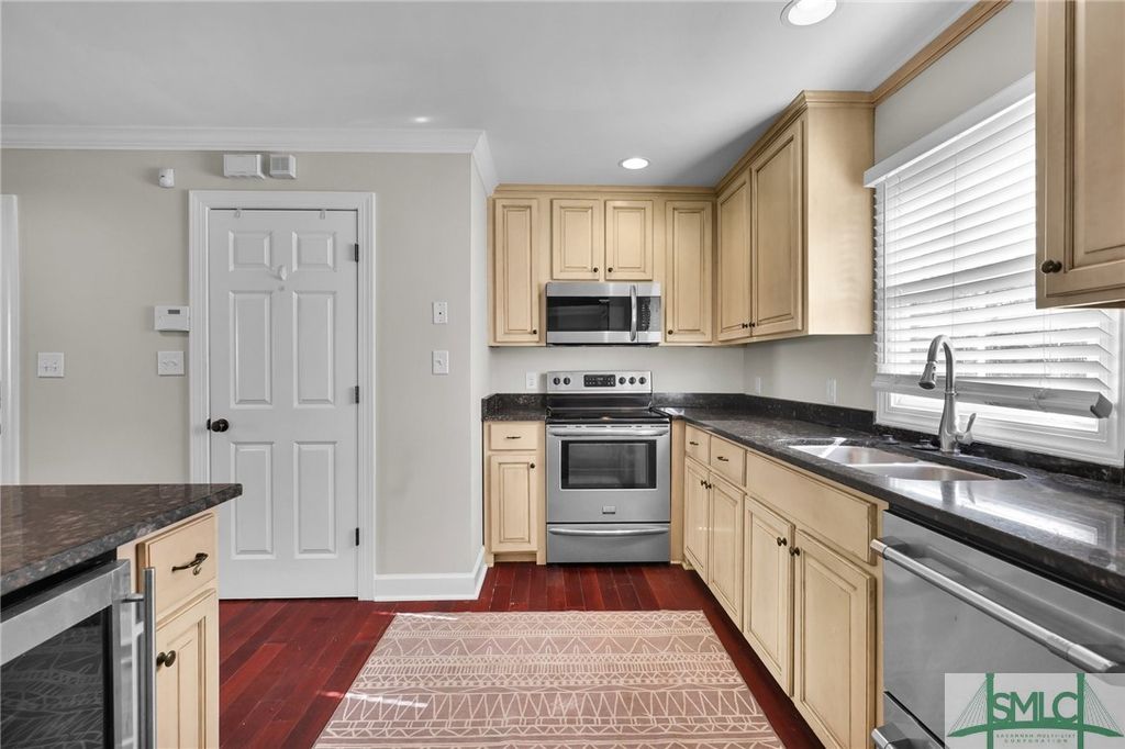 Image 15 of property listing at 836 E Park Avenue, Savannah, GA 31401