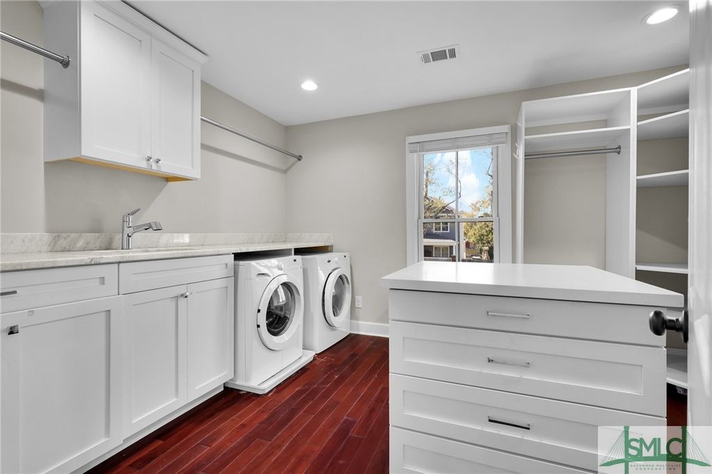 Image 21 of property listing at 836 E Park Avenue, Savannah, GA 31401