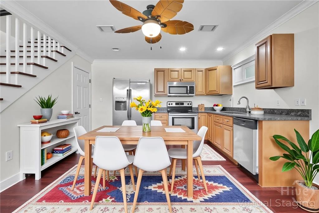 Image 32 of property listing at 836 E Park Avenue, Savannah, GA 31401