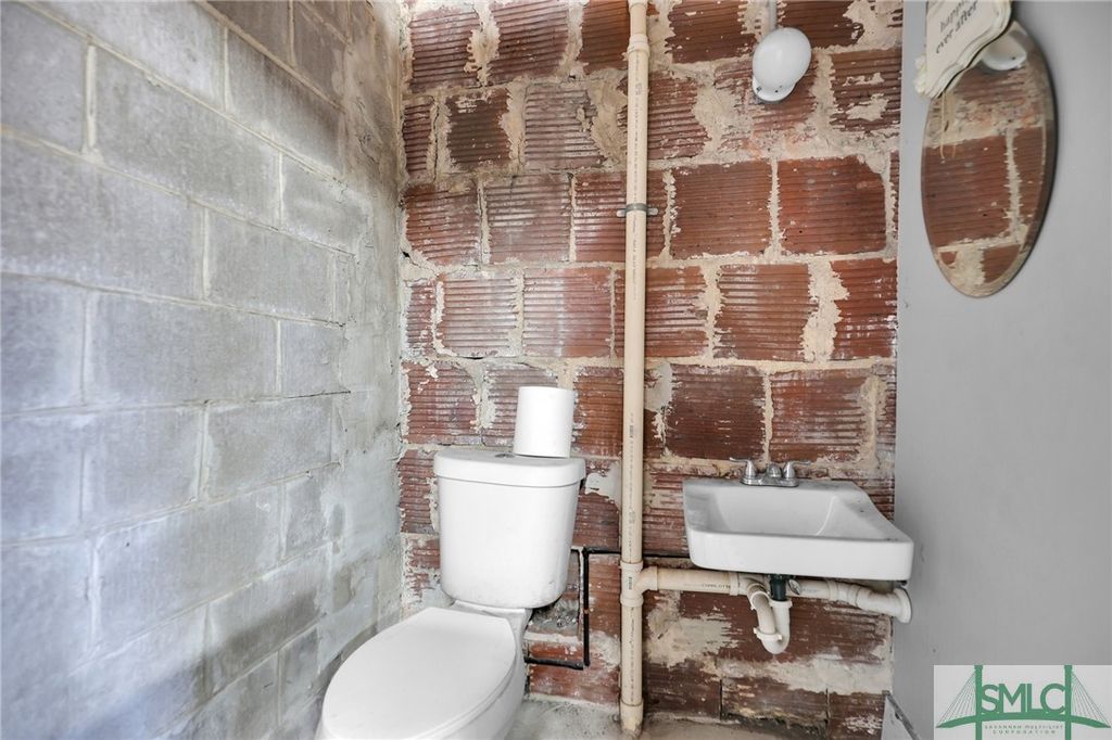 Image 40 of property listing at 836 E Park Avenue, Savannah, GA 31401