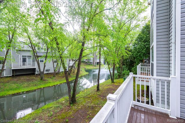 1093 Fairways Boulevard, Troy, MI 48085
