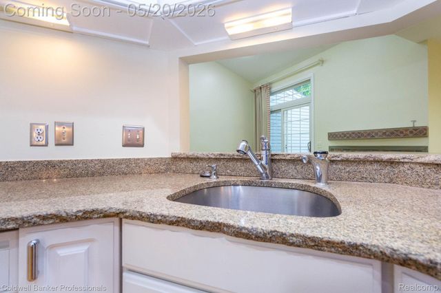 1093 Fairways Boulevard, Troy, MI 48085