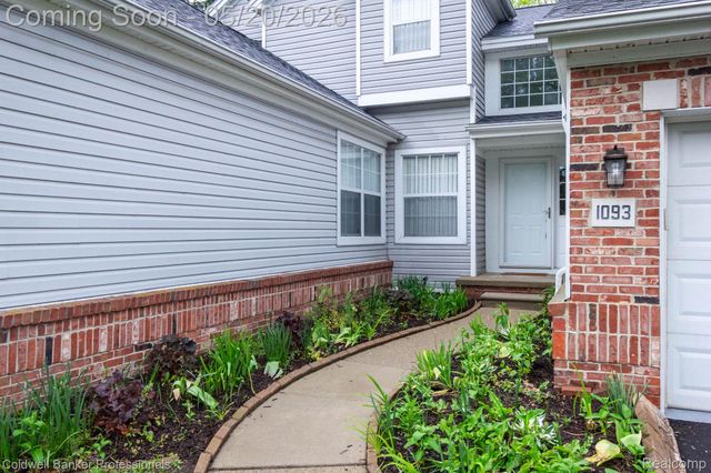 1093 Fairways Boulevard, Troy, MI 48085