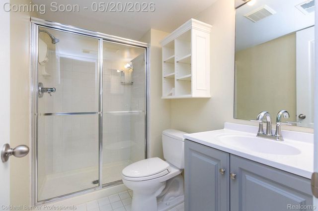 1093 Fairways Boulevard, Troy, MI 48085