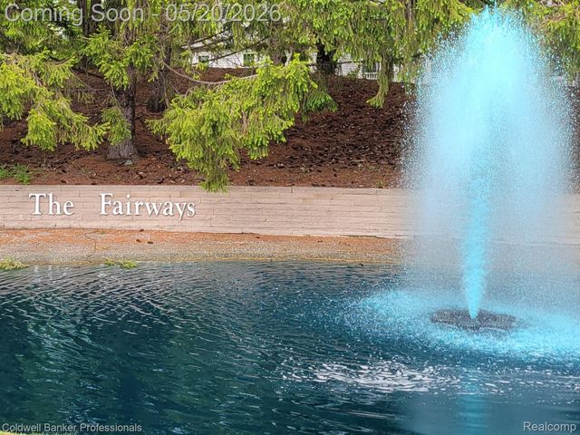 1093 Fairways Boulevard, Troy, MI 48085