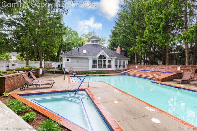 1093 Fairways Boulevard, Troy, MI 48085