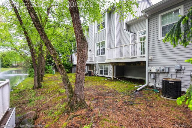 1093 Fairways Boulevard, Troy, MI 48085
