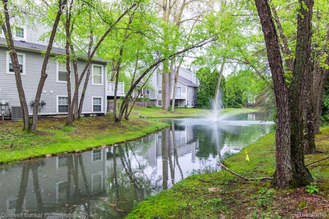 1093 Fairways Boulevard, Troy, MI 48085
