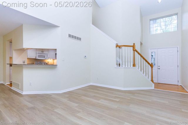1093 Fairways Boulevard, Troy, MI 48085
