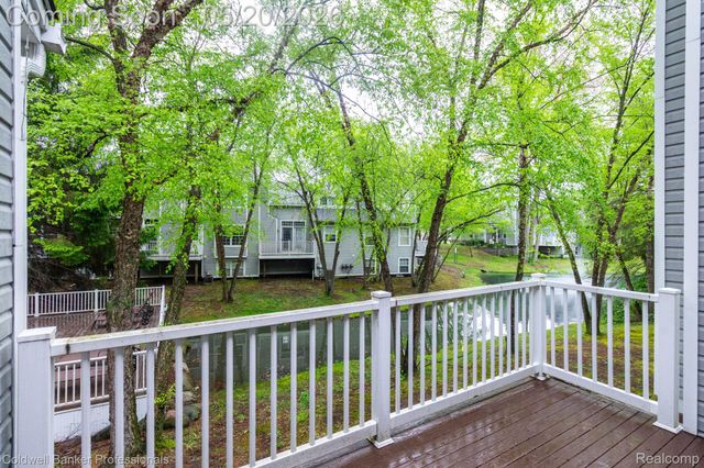 1093 Fairways Boulevard, Troy, MI 48085