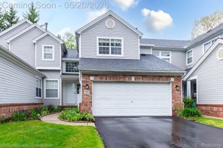 1093 Fairways Boulevard, Troy, MI 48085