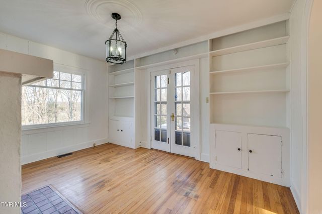 128 Shadowwood Lane, Elizabethton, TN 37643