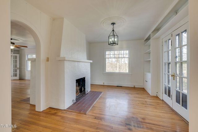 128 Shadowwood Lane, Elizabethton, TN 37643