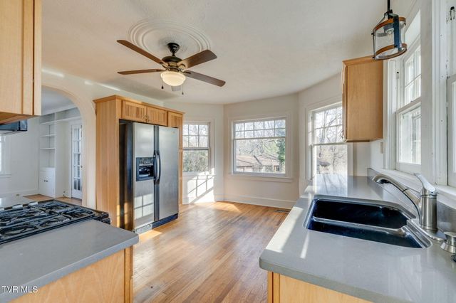 128 Shadowwood Lane, Elizabethton, TN 37643