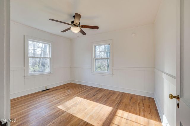 128 Shadowwood Lane, Elizabethton, TN 37643