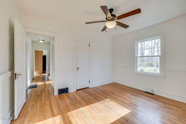 128 Shadowwood Lane, Elizabethton, TN 37643