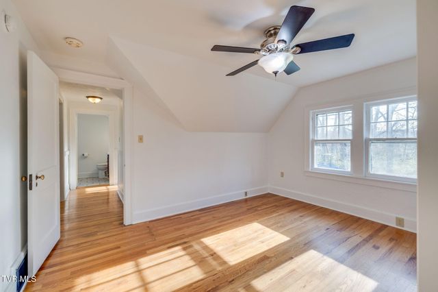 128 Shadowwood Lane, Elizabethton, TN 37643