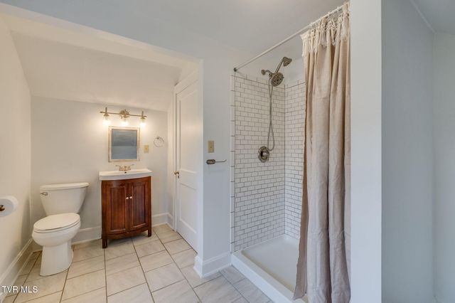 128 Shadowwood Lane, Elizabethton, TN 37643